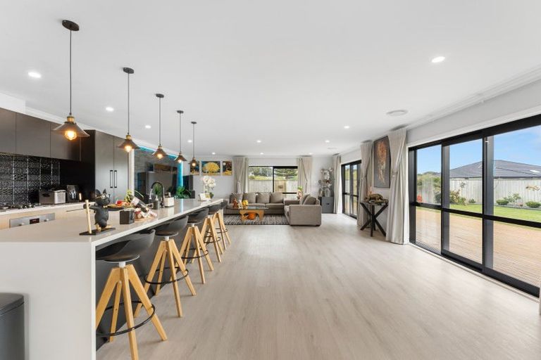 Photo of property in 5 Golf Vue Place, Castlecliff, Whanganui, 4501