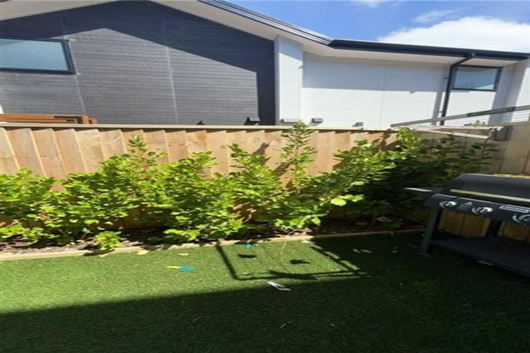 Photo of property in 7/22 Yeovil Road, Te Atatu Peninsula, Auckland, 0610