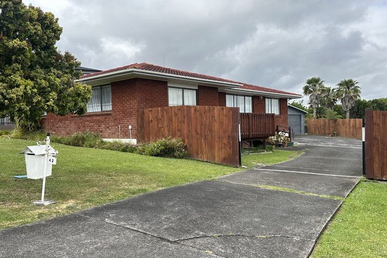 Photo of property in 42 Lewisham Street, Highland Park, Auckland, 2010