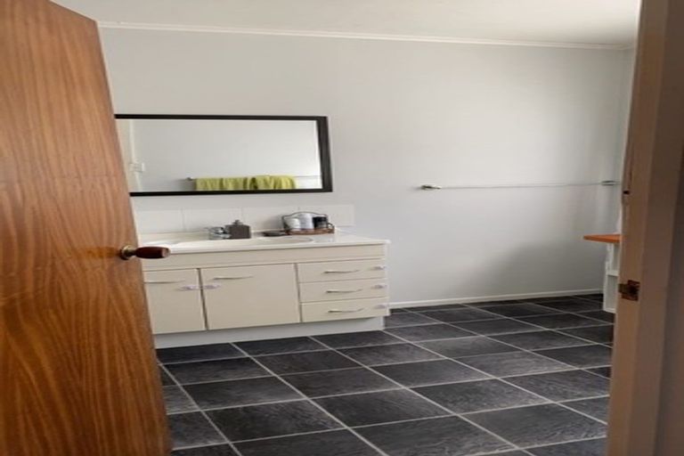 Photo of property in 1a Ngapeke Road, Welcome Bay, Tauranga, 3175