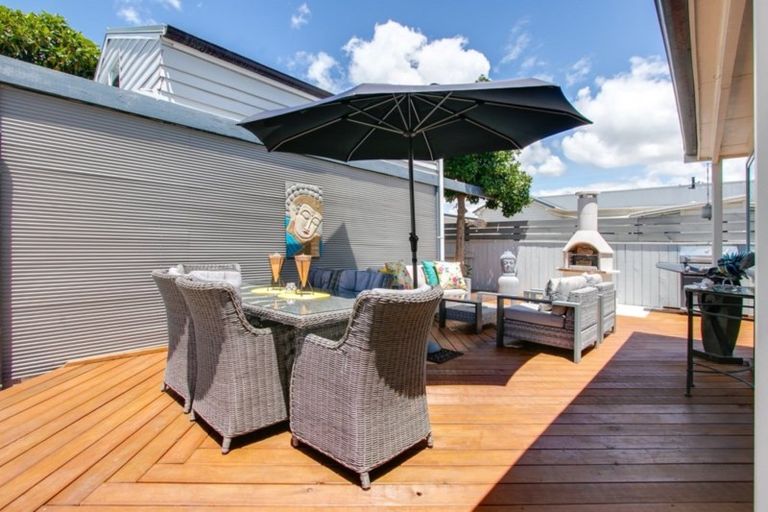 Photo of property in 11 Bowling Road, Greenmeadows, Napier, 4112