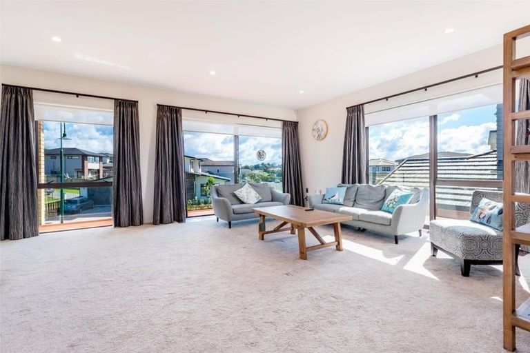 Photo of property in 21 Midhurst Avenue, Henderson, Auckland, 0612