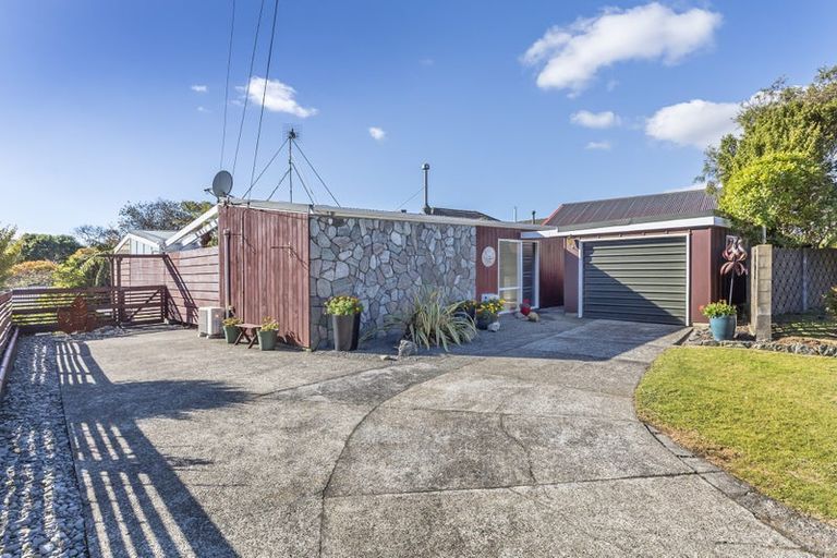 Photo of property in 22 Larsen Crescent, Tawa, Wellington, 5028