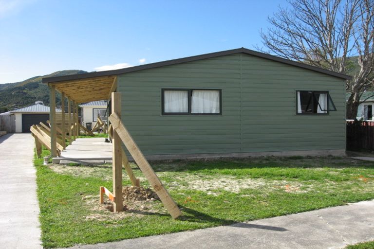 Photo of property in 4 Westminster Road, Wainuiomata, Lower Hutt, 5014