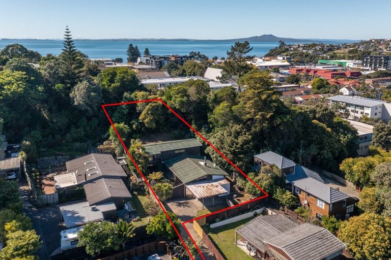 Photo of property in 789a Beach Road, Browns Bay, Auckland, 0630