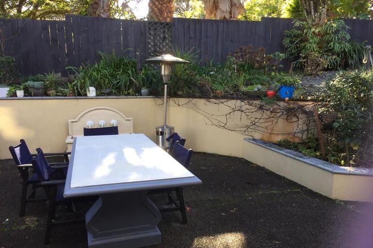 Photo of property in 19 Oakford Park Crescent, Greenhithe, Auckland, 0632