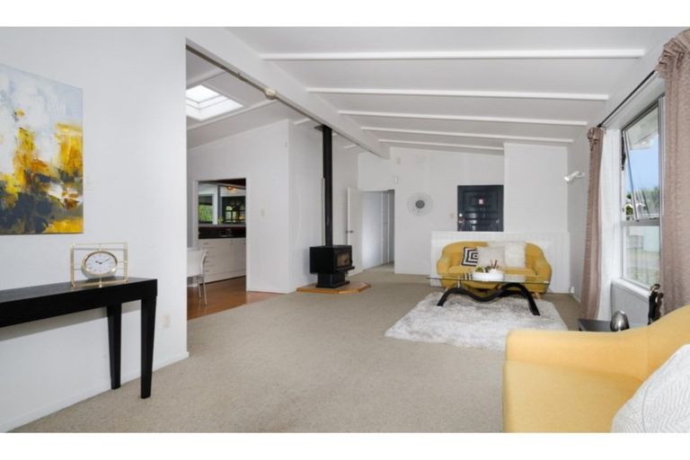 Photo of property in 22 Vina Place, Massey, Auckland, 0614