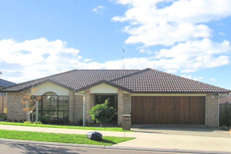 Photo of property in 13 Fairford Avenue, Henderson, Auckland, 0612