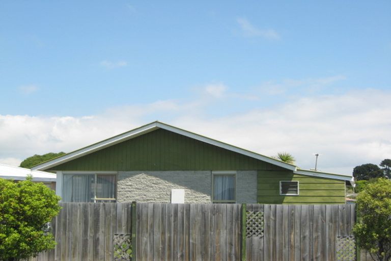 Photo of property in 22 Saint Heliers Crescent, Aranui, Christchurch, 8061