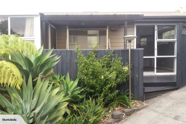 Photo of property in 76a Bradbury Road, Botany Downs, Auckland, 2010