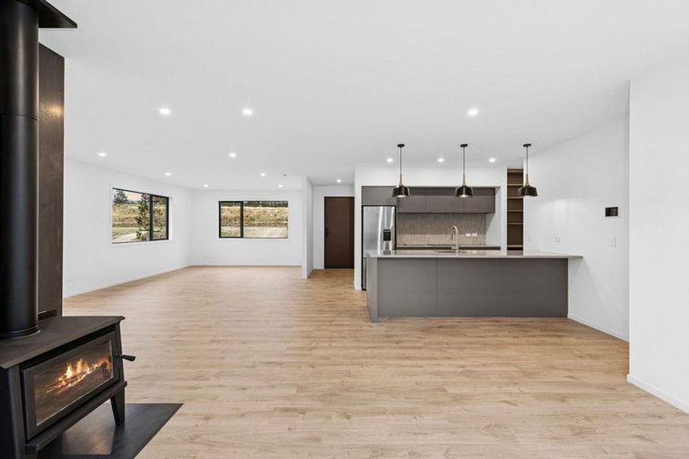 Photo of property in 6 Lake Mckay Drive, Luggate, 9382