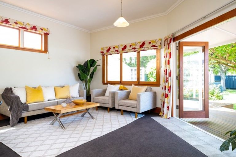 Photo of property in 127 Vigor Brown Street, Napier South, Napier, 4110