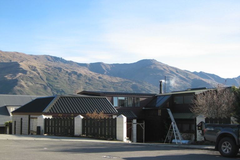 Photo of property in 10 Sycamore Place, Wanaka, 9305