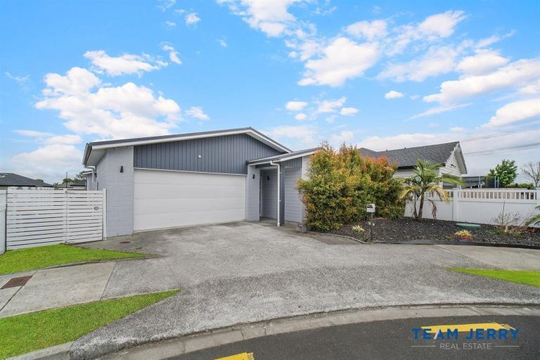 Photo of property in 67 Whare Kauri Road, Papakura, 2110