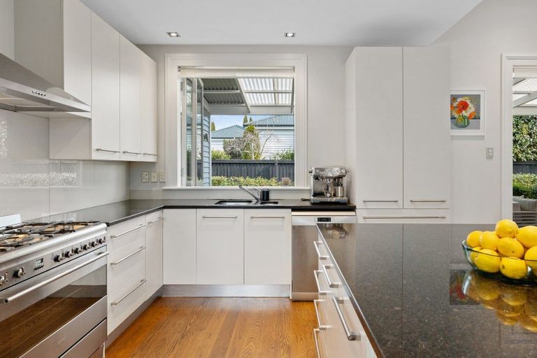 Photo of property in 90 Hawthorne Street, Strowan, Christchurch, 8052