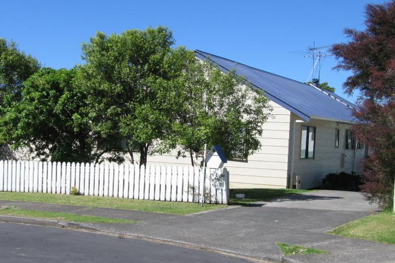 Photo of property in 6 Neilon Place, Northcross, Auckland, 0632