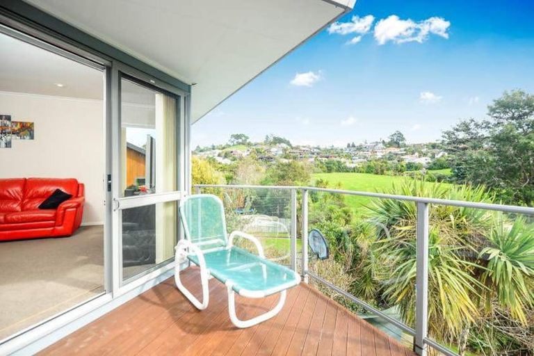 Photo of property in 17 Bayside Drive, Browns Bay, Auckland, 0630