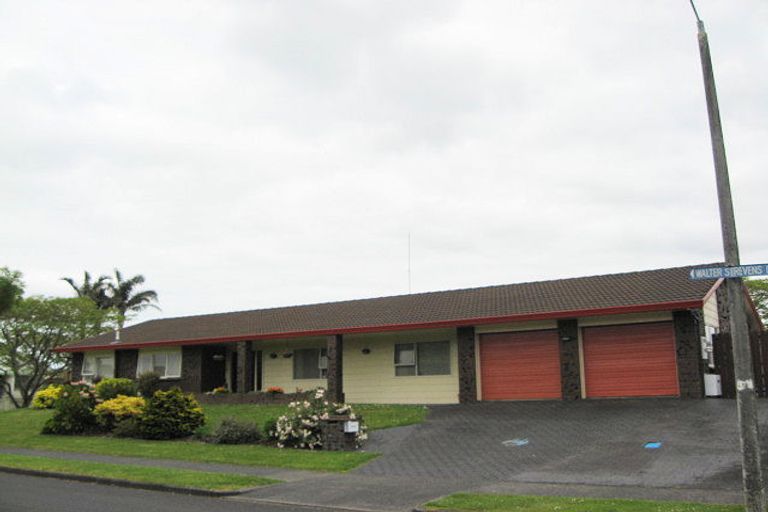 Photo of property in 130 Walter Strevens Drive, Conifer Grove, Takanini, 2112