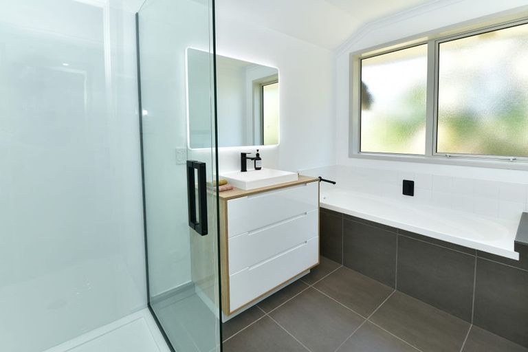 Photo of property in 966b Whangaparaoa Road, Manly, Whangaparaoa, 0930