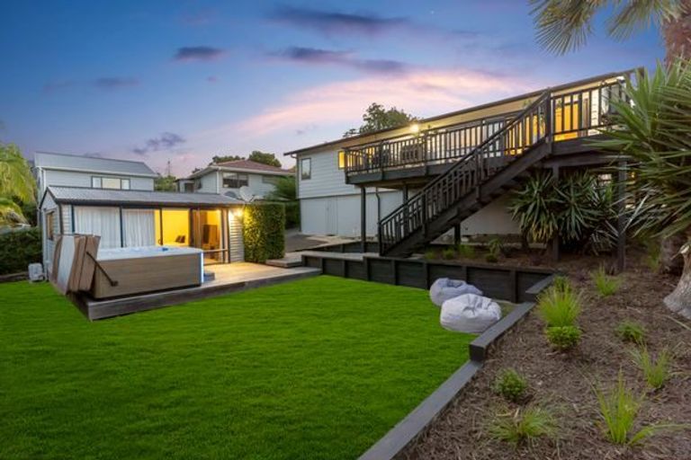 Photo of property in 38 Vandeleur Avenue, Birkdale, Auckland, 0626