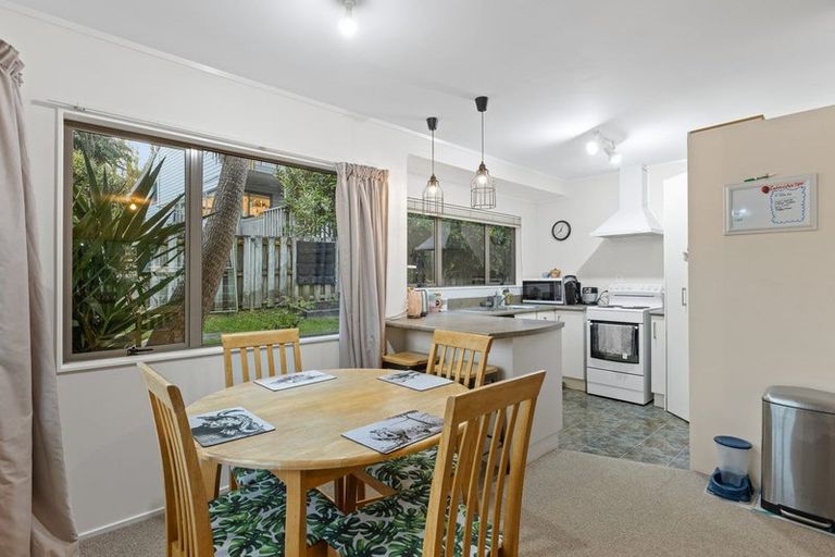 Photo of property in 6 Logan Lane, Stanmore Bay, Whangaparaoa, 0932