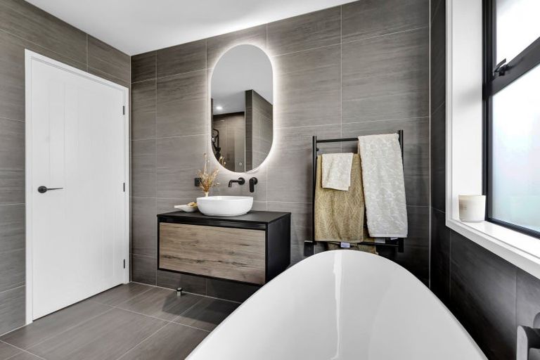 Photo of property in 6 Oliver O'leary Way, Westown, New Plymouth, 4310