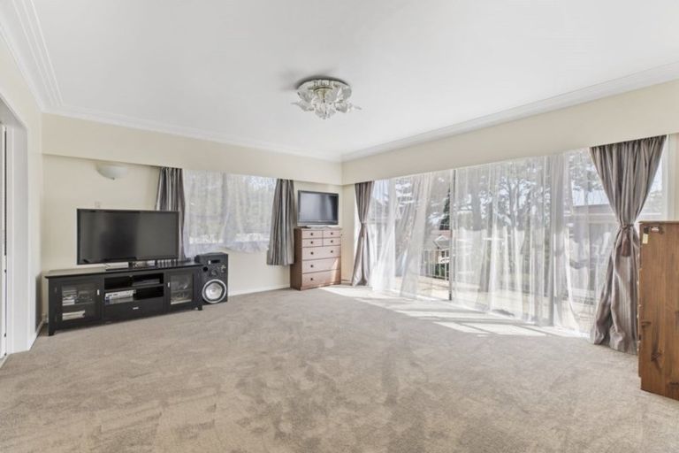 Photo of property in 17 Freshney Place, Hillpark, Auckland, 2102