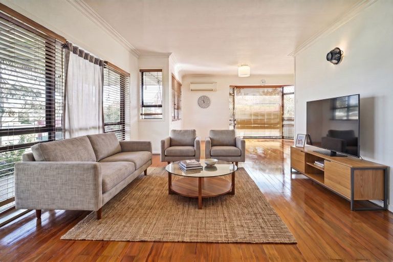 Photo of property in 807 Oxford Street, Saint Leonards, Hastings, 4120