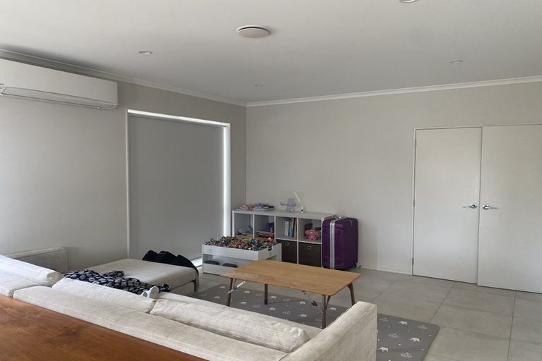 Photo of property in 21 Pepene Avenue, Takanini, 2112