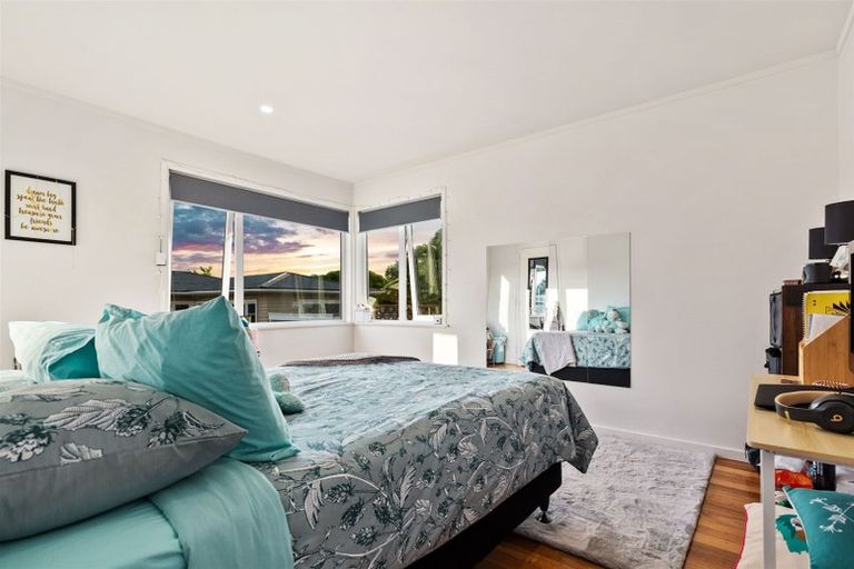 Photo of property in 1/132 Edmonton Road, Te Atatu South, Auckland, 0610