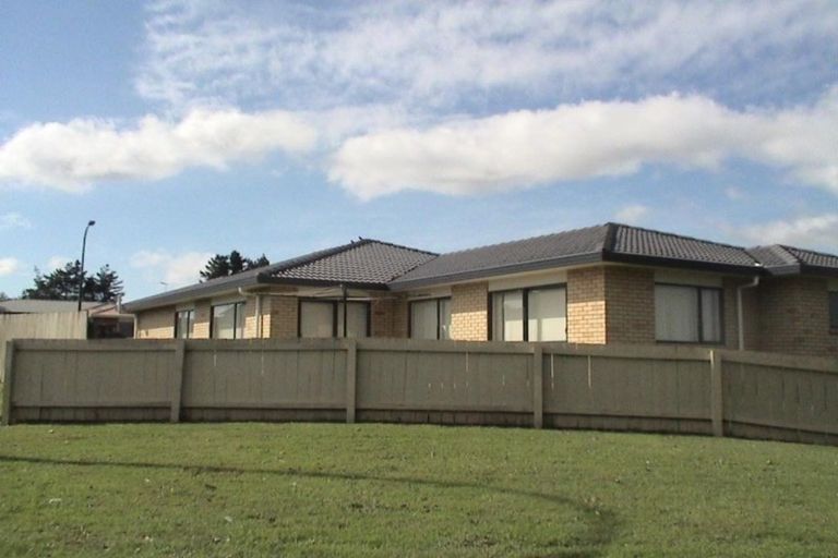 Photo of property in 1 Glenveagh Park Drive, Manurewa, Auckland, 2102