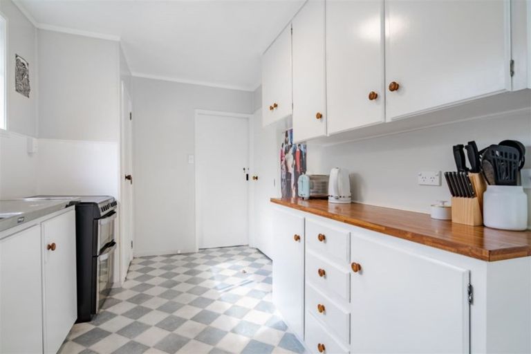 Photo of property in 90 Kemp Road, Massey, Auckland, 0614