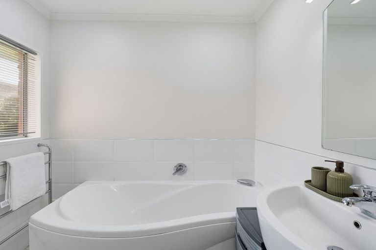 Photo of property in 8 Aintree Crescent, Awapuni, Palmerston North, 4412