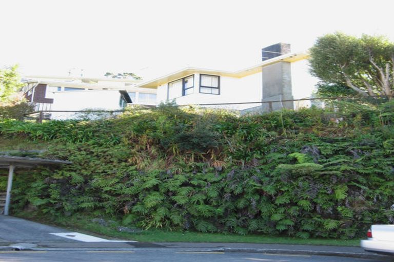 Photo of property in 12 Stella Grove, Newlands, Wellington, 6037