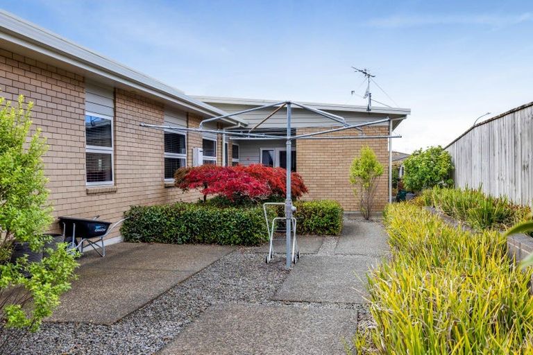 Photo of property in 27 Montague Grove, Stratford, 4332