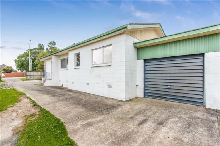 Photo of property in 1/3 Exmouth Road, Northcote, Auckland, 0627