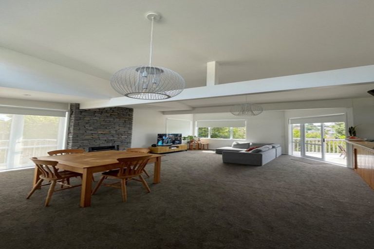 Photo of property in 22a Knightsbridge Drive, Forrest Hill, Auckland, 0620