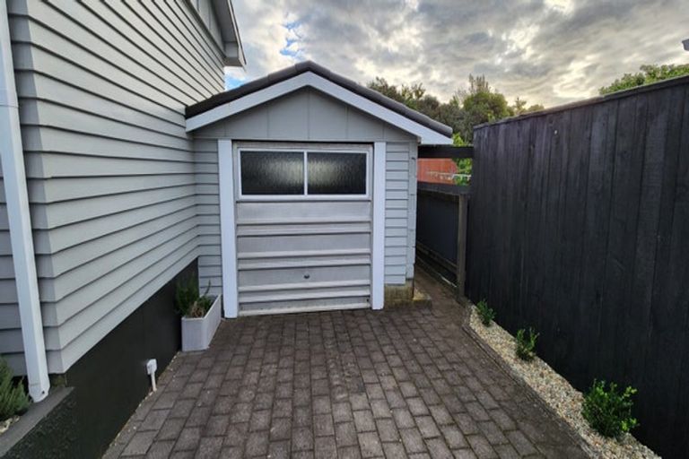Photo of property in 60 Awanui Street, Merrilands, New Plymouth, 4312