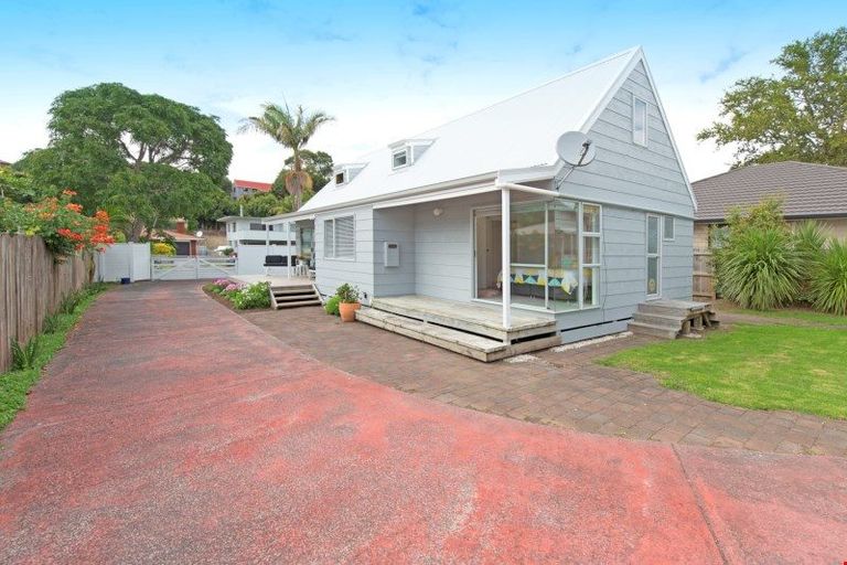 Photo of property in 25 The Circle, Manly, Whangaparaoa, 0930