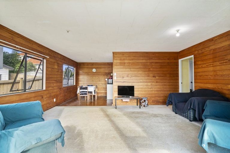 Photo of property in 1/19 Montgomery Avenue, Belmont, Auckland, 0622