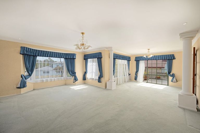 Photo of property in 2/2 Hobie Court, West Harbour, Auckland, 0618
