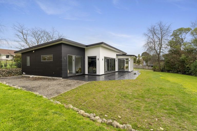 Photo of property in 112 Kawiu Road, Levin, 5510