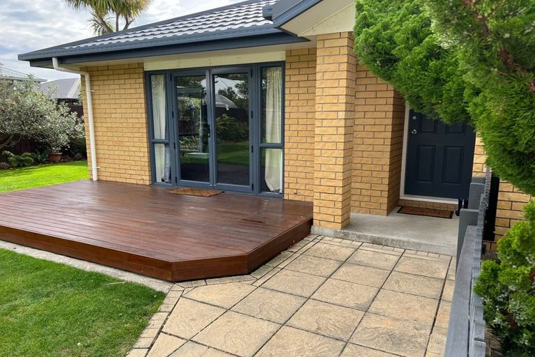 Photo of property in 11 Stedley Place, Heathcote Valley, Christchurch, 8022