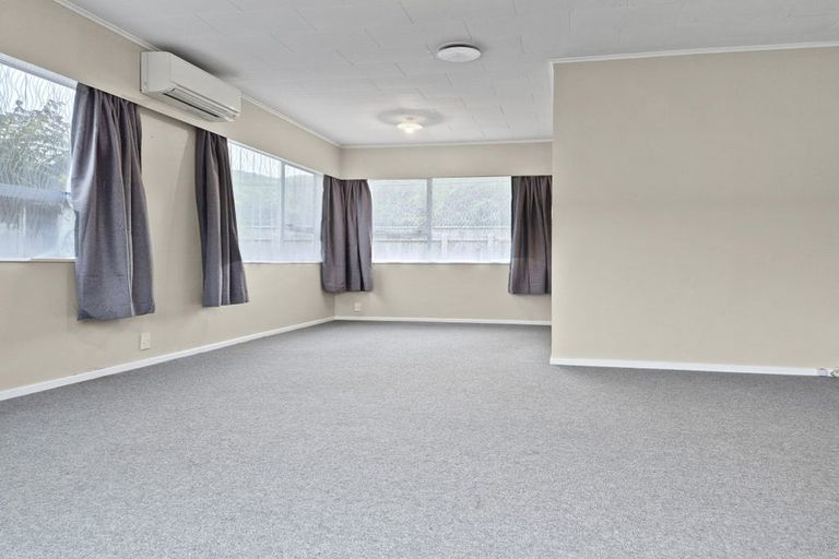 Photo of property in 32 Matthews Road, Wainuiomata, Lower Hutt, 5014