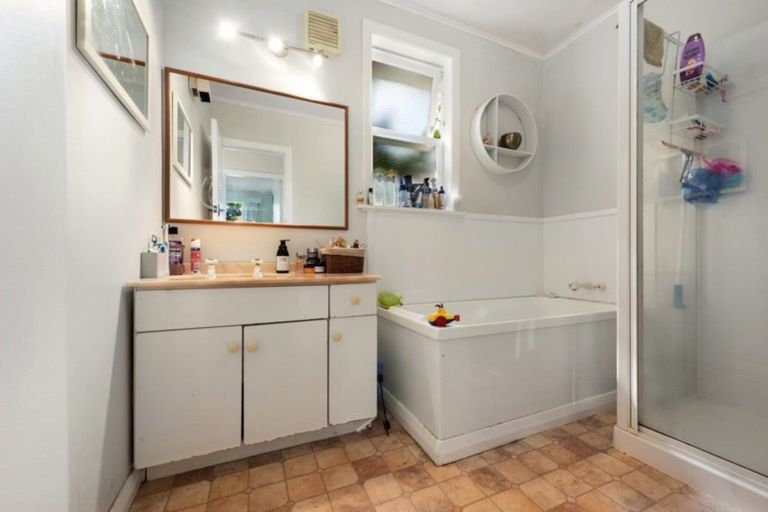 Photo of property in 1/45 Dowling Grove, Silverstream, Upper Hutt, 5019