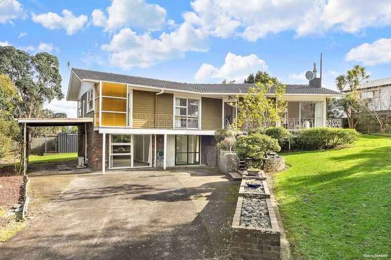 Photo of property in 11 Grimshaw Place, Henderson, Auckland, 0612