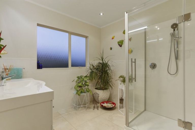 Photo of property in 86 William Bayes Place, Red Beach, 0932