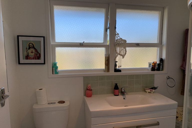 Photo of property in 2/19 Sudan Avenue, Milford, Auckland, 0620