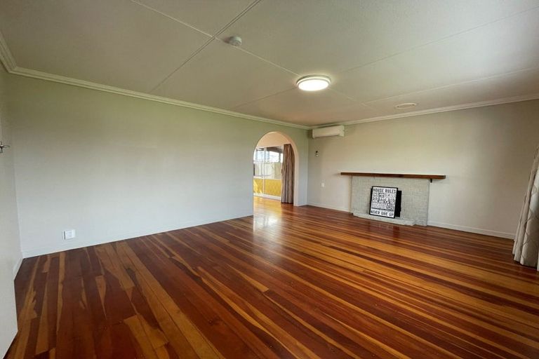 Photo of property in 382 South Road, Omata, New Plymouth, 4374