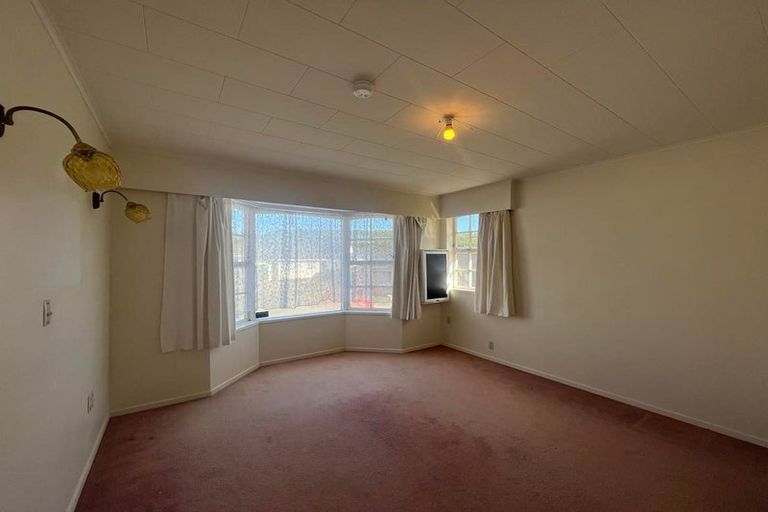 Photo of property in 13 Timaru Grove, Kelson, Lower Hutt, 5010